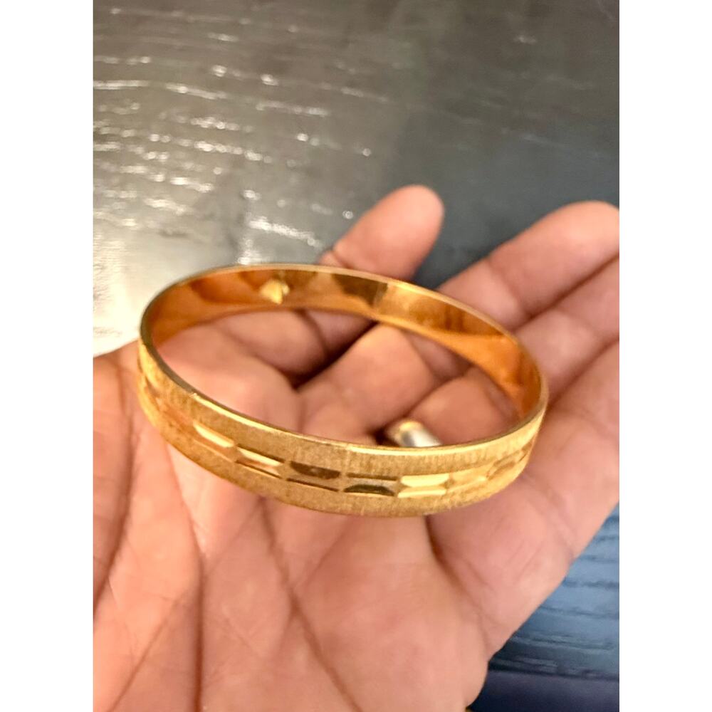 Vintage Signed Monet Gold Tone Zig Zag Textured Bangle Bracelet 7.75”